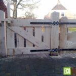 Houten looppoort plattelandshek