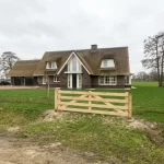 Doorgang waterlandhek met huis